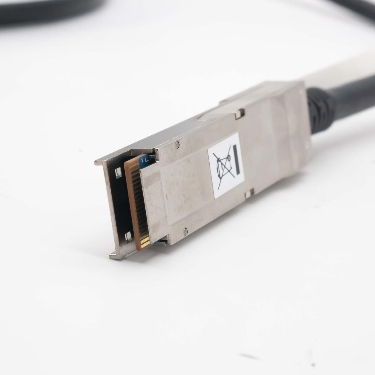 Câble de Données 10123187-3020LF Qsfp To Qsfp Amphenol Fci 3287240-001 2M - Picture 2 of 2