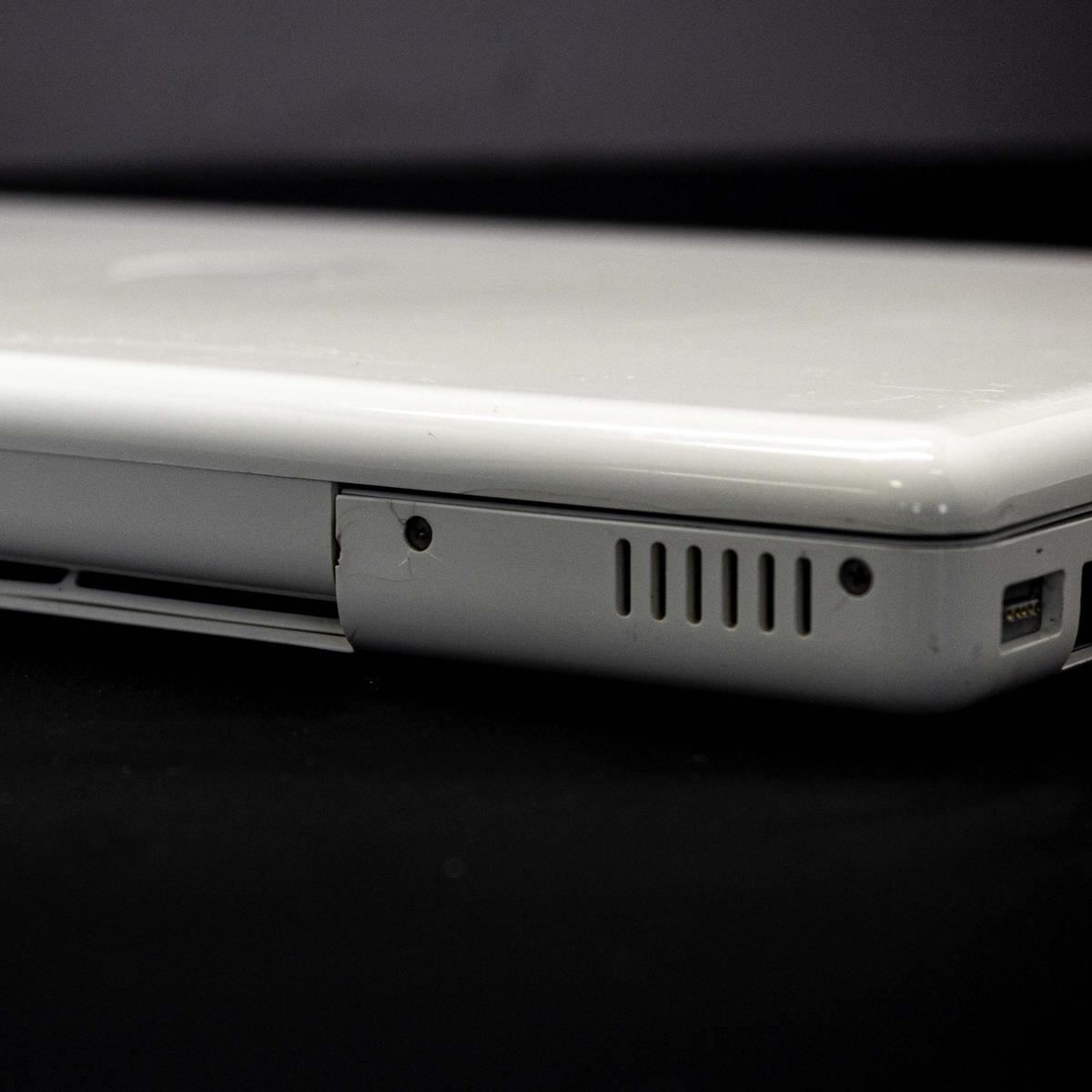 Apple Macbook 13" A1181 Early 2008 Core2Duo 2Gb 500Gb Refurbished Notebook - Picture 8 of 8